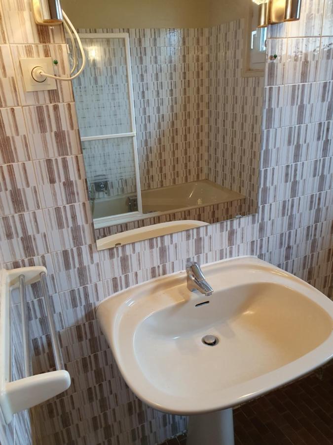 La Bourzede F3 Apartment Langeac Bagian luar foto