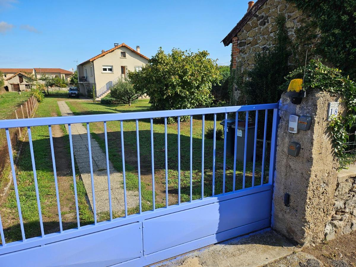 La Bourzede F3 Apartment Langeac Bagian luar foto